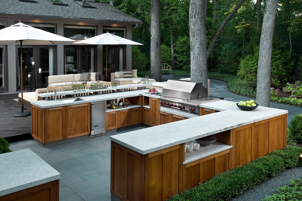 Custom Outdoor Kitchens Designed for Functionality and Style